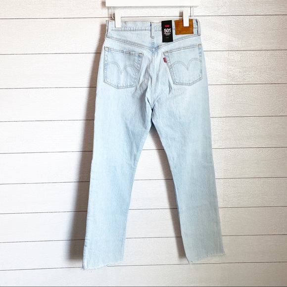 NWT Levi’s 501 Crop Light Wash Jeans - Picture 8 of 8